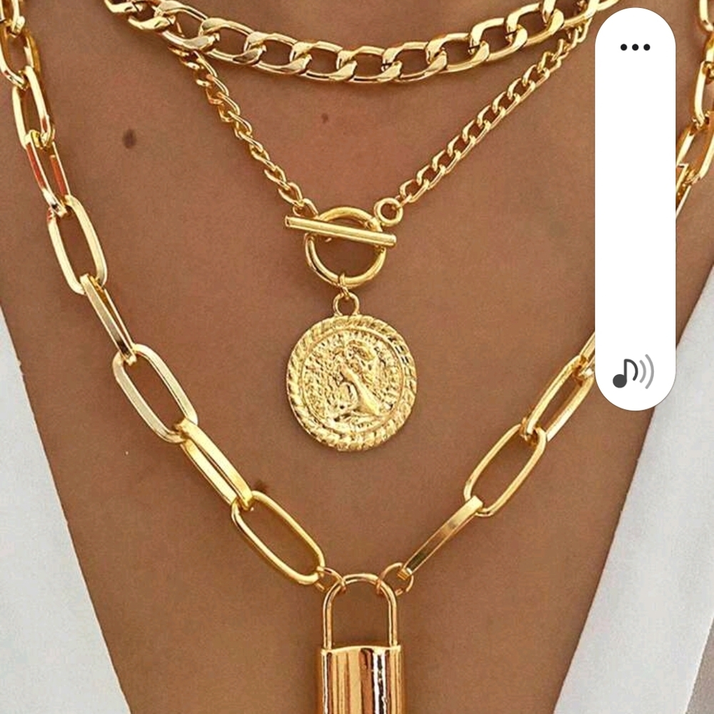 Gold Layered Necklace Set. New